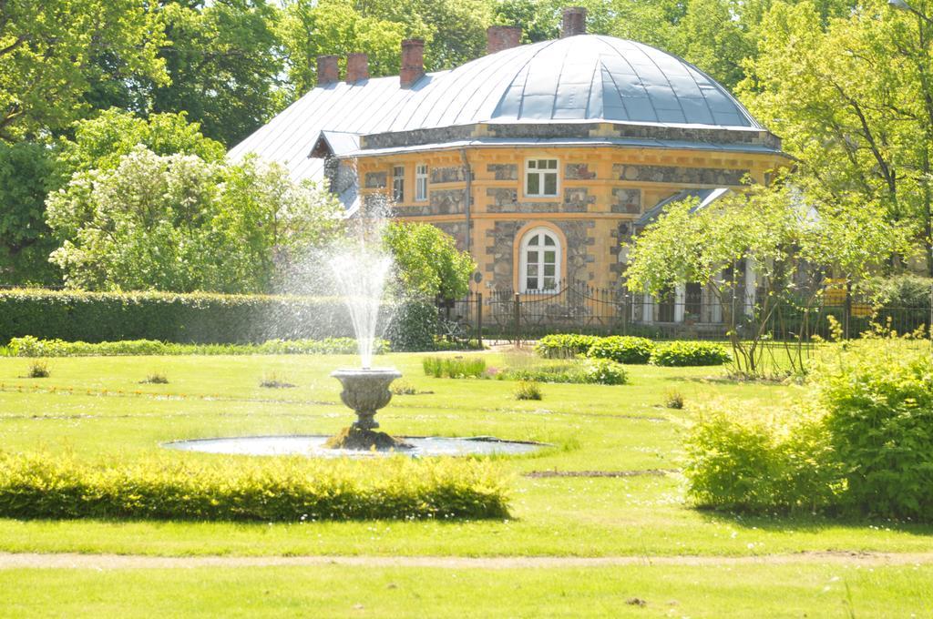 Krimuldas Muiza Sigulda Buitenkant foto