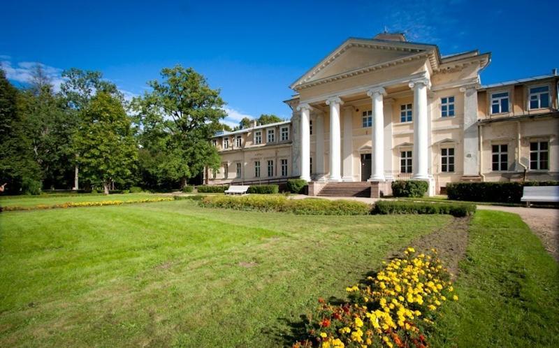 Krimuldas Muiza Sigulda Buitenkant foto